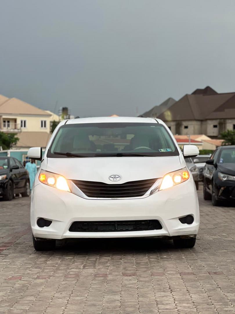 Foreign Used 2010 Toyota Sienna